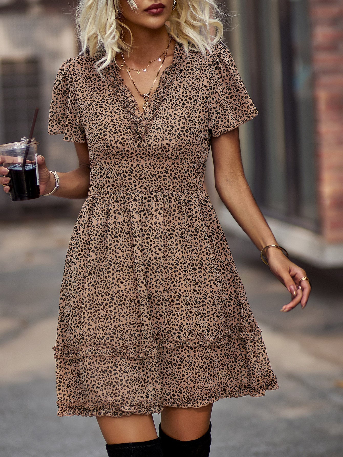 Lavinia™ | Abito a strati in mousseline a pois con scollo a V