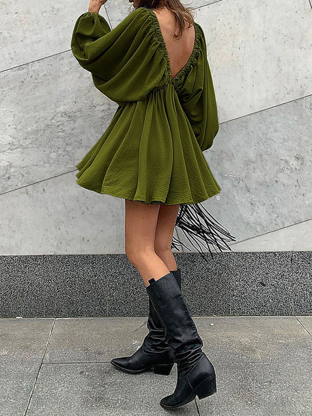 Lavinia™ | Miniabito skater in tessuto con scollatura profonda